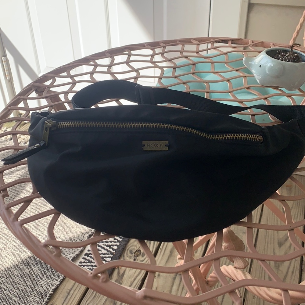 Roxy Fannypack